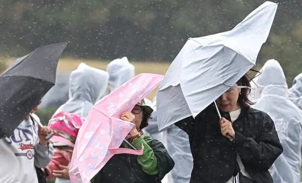 태풍 참피 북상에 제주 260㎜ 폭우…위기경보 '주의' 상향
