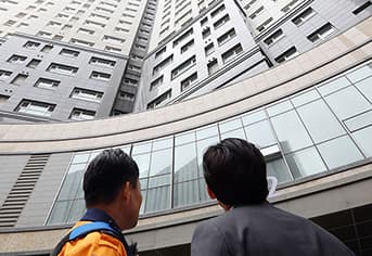 고층건물 화재 걱정 덜어준다: 정부, 안전점검 강화로 안심 더한다