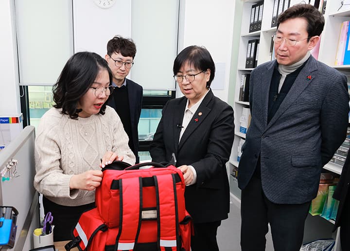 몸 아픈 부모님, 이제 병원 대신 집에서 진료받는다