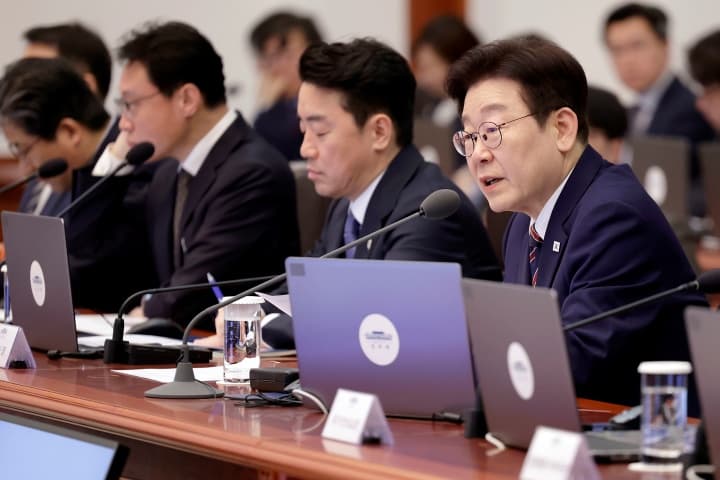 60만원 교복값, 드디어 내린다