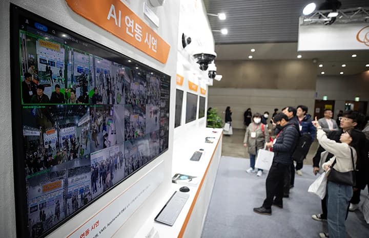 공공 CCTV 1만8100대에 국산 AI 반도체 첫 도입