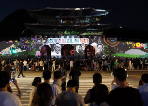 광화문광장, 80년 역사의 기록을 담은 ‘광복 80주년 국가기록특별전’ 개막… 시민들의 향수와 자긍심 고취