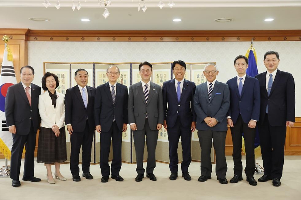 김민석 총리, 한일포럼 일본 대표단과 접견