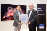 집에서 즐기는 '진짜 검은색', 삼성 2025 OLED TV로 경험하세요