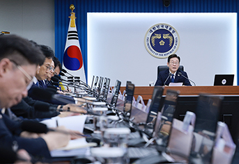 이재명 대통령, 제조업 재도약 및 물가 안정 위한 파격적인 산업 정책 재점검 지시