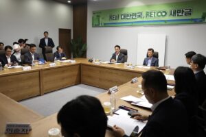새만금 개발, 더 쉬워진다! 김민석 국무총리, 현황 보고 나서