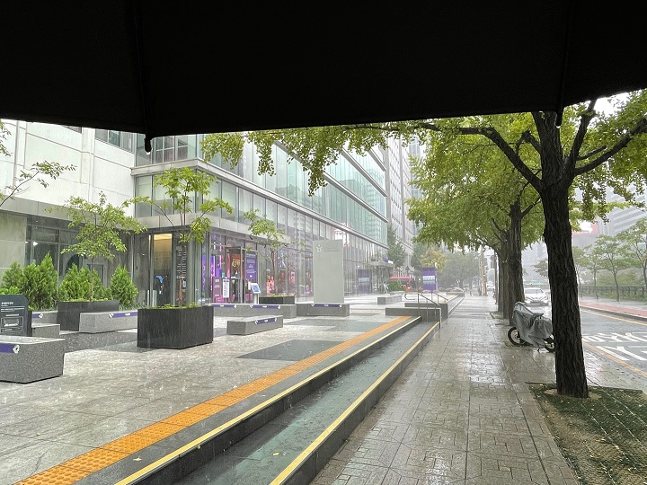 서울 도심에서 K-POP과 한국 문화를 한눈에! 하이커 그라운드에서 특별한 경험을 누려보세요