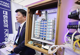 물류창고, 전통시장 사업주 주목! 2028년부터 화재 막는 아크차단기 의무 설치된다