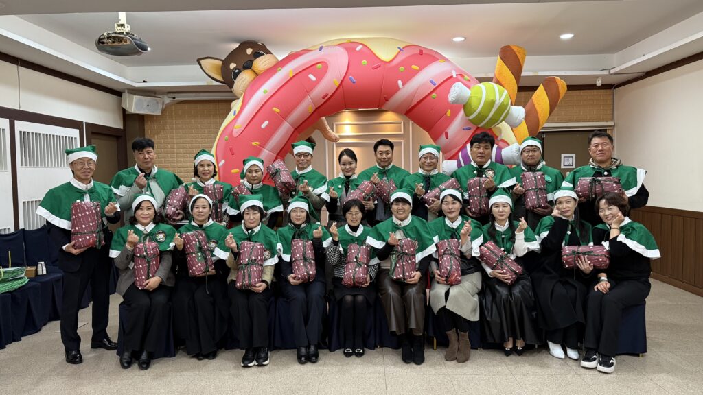 초록우산 경주후원회 산타원정대 기념 촬영 모습