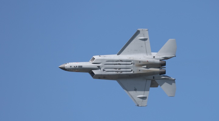 자랑스러운 우리 기술! KF-21 개발 완료로 대한민국 안보 강화하고 국민 삶 든든하게 지킨다