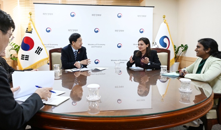 IMF 사태 막아주는 국가 방패, 신용등급 '안정' 유지됐다