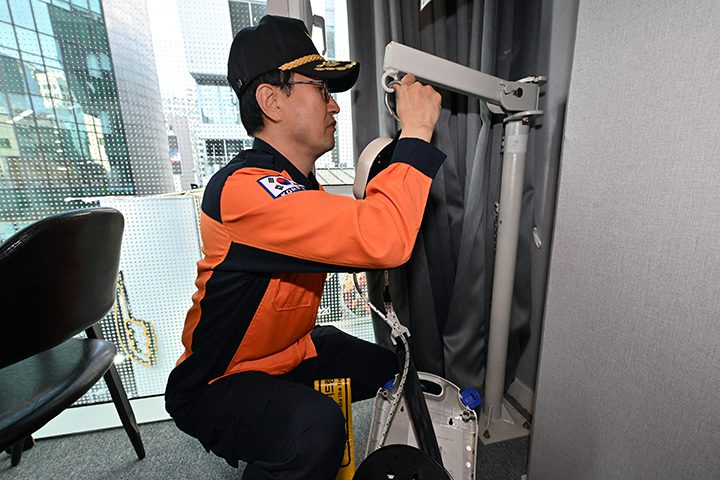 BTS 컴백 행사 앞두고 서울 곳곳 안전망을 점검한다