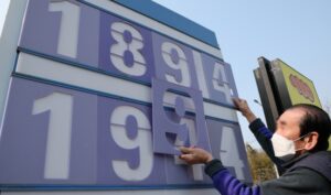 기름값 잡으러 2246만 배럴 푼다, 역대 최대 규모 방출 결정