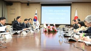 불안한 환율 잡으려 한국과 일본 경제 수장이 만났다