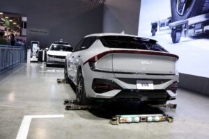 주차로봇이 좁은 자리 쏙쏙 주차하는 시대 온다