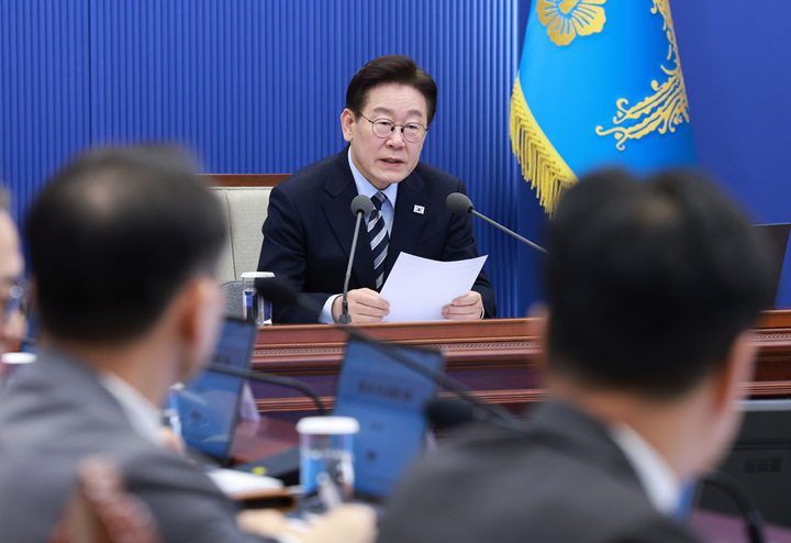 정부, 상반기 공공요금 동결 추진... 지역화폐로 민생지원금 지급 검토