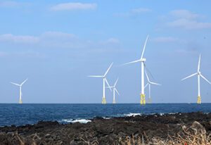 바다 위 풍력발전소 정부가 좋은 터 직접 찾아준다